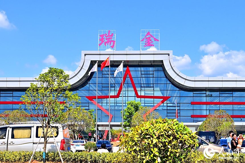 赣州瑞金机场航站楼外景。人民网 朱海鹏摄