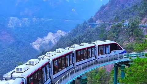 江西资溪：坐上“悬崖动车”看风景
