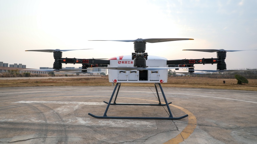 12月10日，AR-E800在江西省景德镇高新机场首飞。 刘圣杰摄