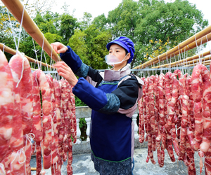 “年味渐浓生产忙”/