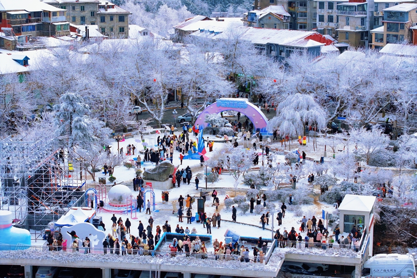 庐山迎来2026年第一场雪，银装素裹犹如童话世界。胡晓山摄