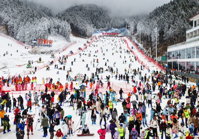 江西靖安：暢享冰雪樂趣