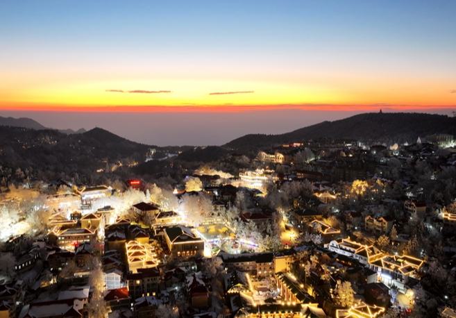 江西廬山：暮色雪景交輝 冬日童話如畫