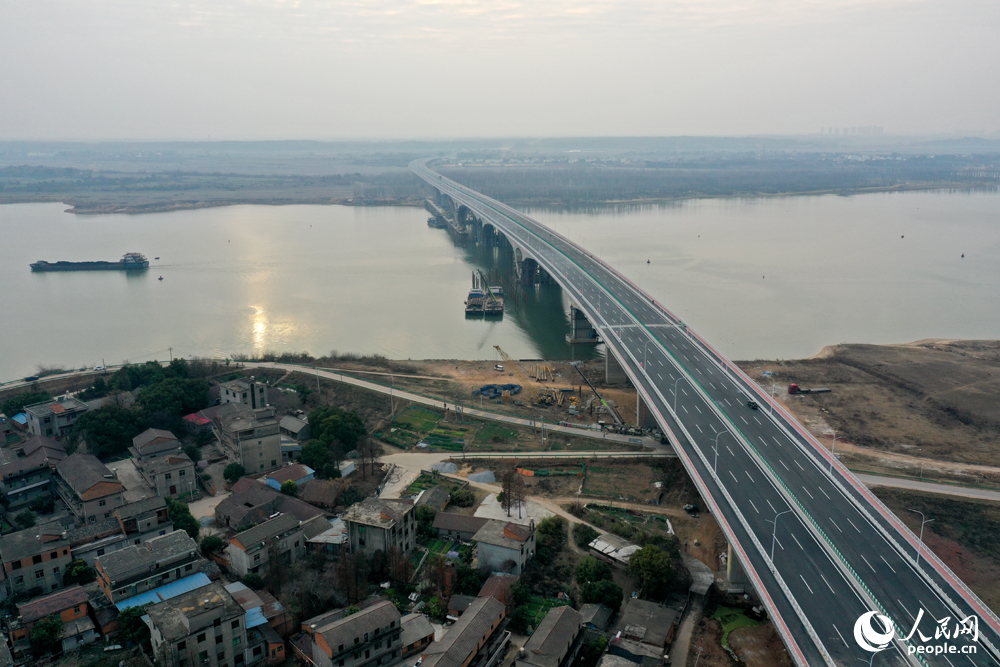 备受南昌市民期待的昌南大桥22日正式通车。人民网记者 时雨摄