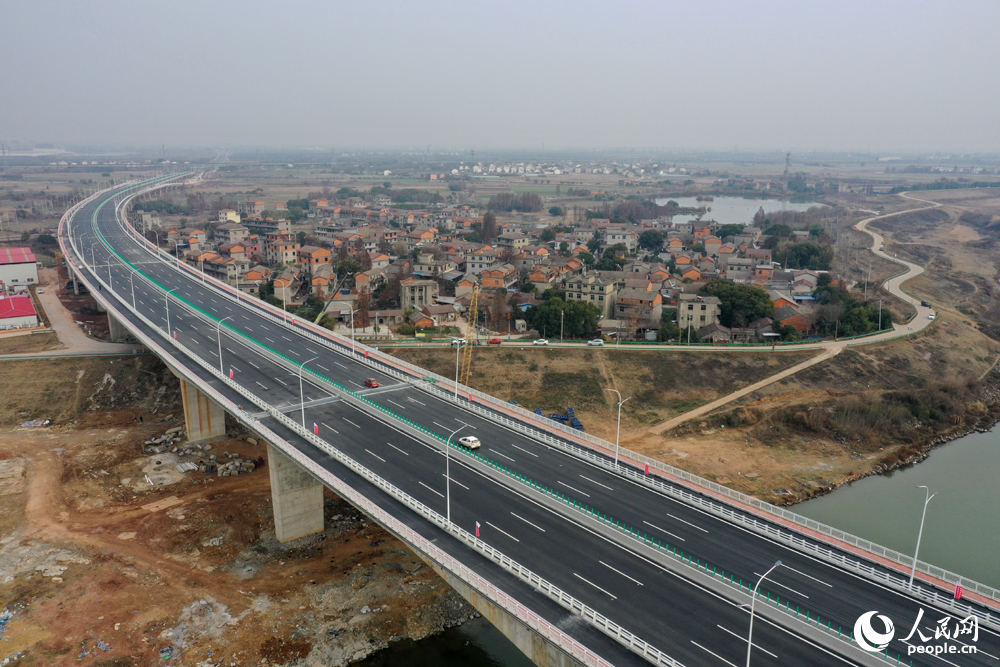 备受南昌市民期待的昌南大桥22日正式通车。人民网记者 时雨摄