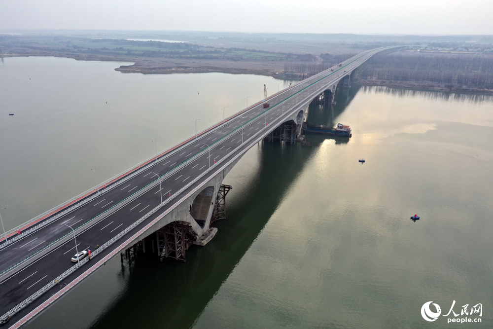 备受南昌市民期待的昌南大桥22日正式通车。人民网记者 时雨摄