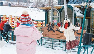 风情小镇醉游人