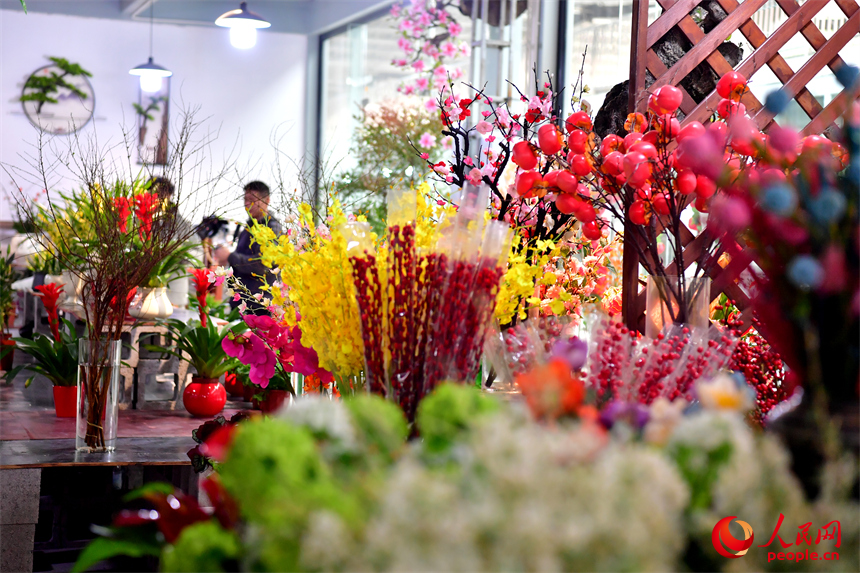 九洲公園迎春花市各色鮮花綠植爭奇斗艷。人民網記者 時雨攝