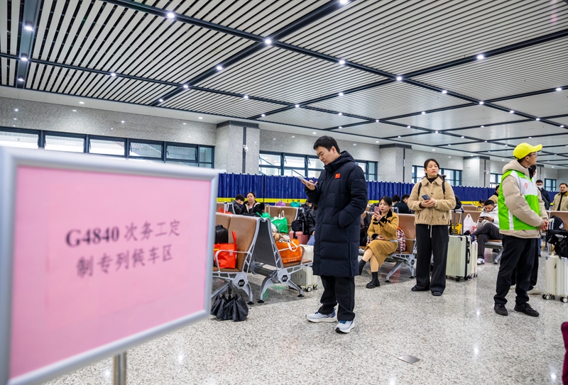 吉安西站為務工旅客設置候車區。鄒陽攝