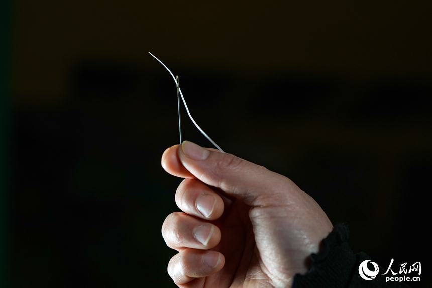 切好的藕丝，细能穿针。人民网 涂诗轩摄