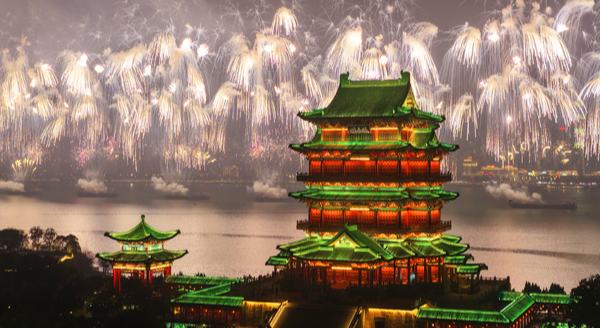 江西南昌：煙花映新春