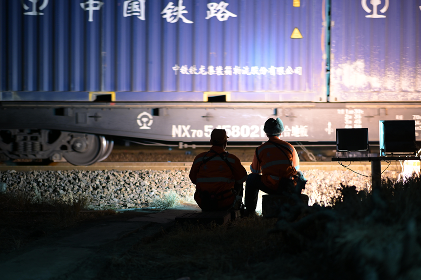 工作人員進行的復檢。李寧攝