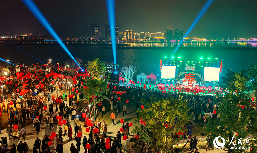 2026年金灘·十裡畫廊元宵游園活動現場。人民網記者 朱海鵬攝