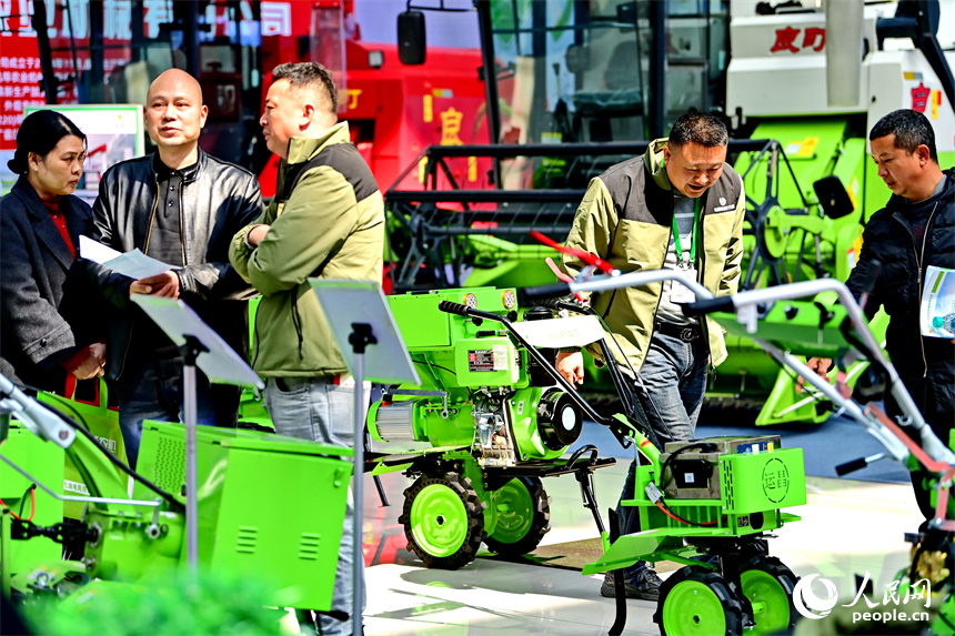 第六屆中部農業機械及農業科技展覽會現場。人民網記者 朱海鵬攝