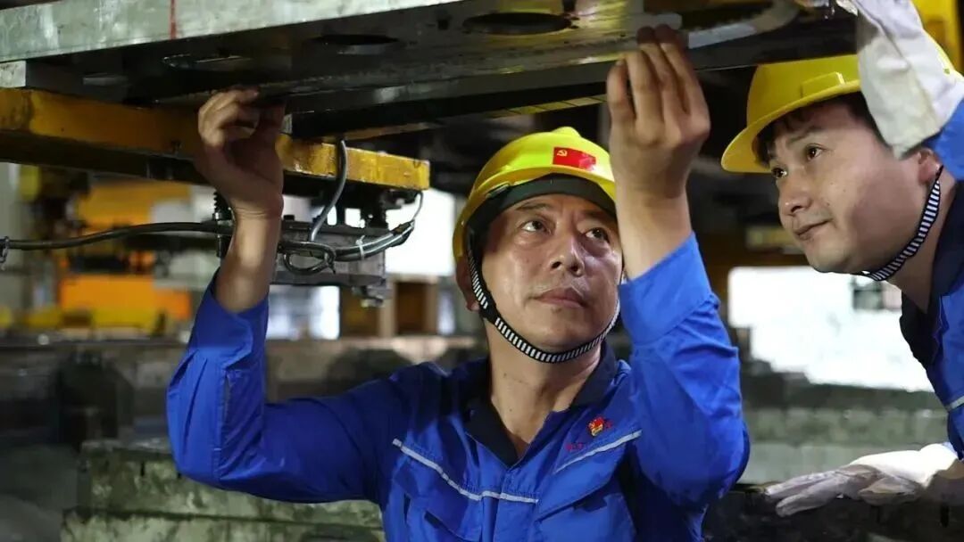 数字化转型不是替代人，而是人机协同