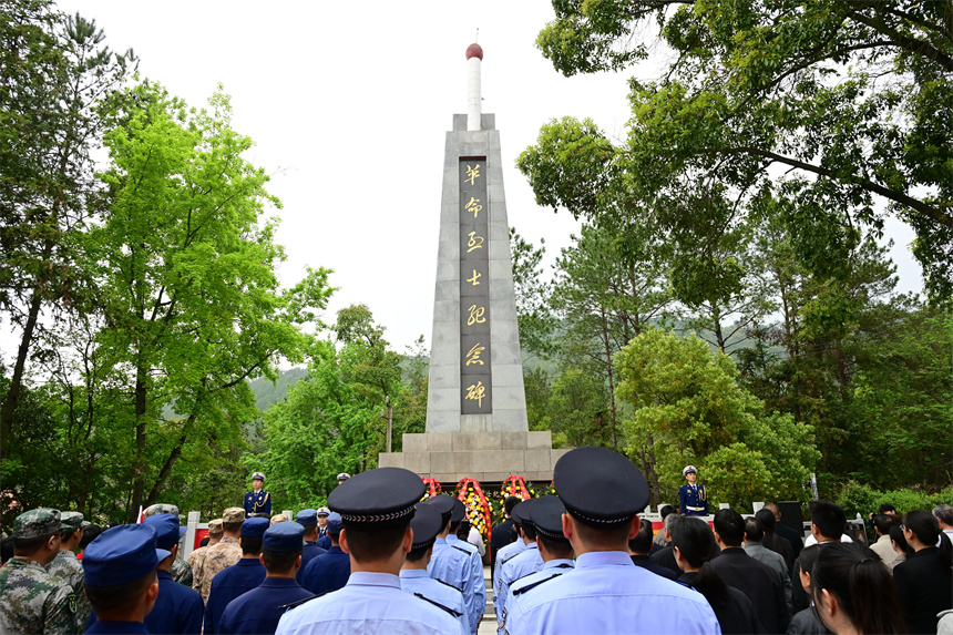 会昌县举行2026年清明烈士公祭仪式。华辛明摄