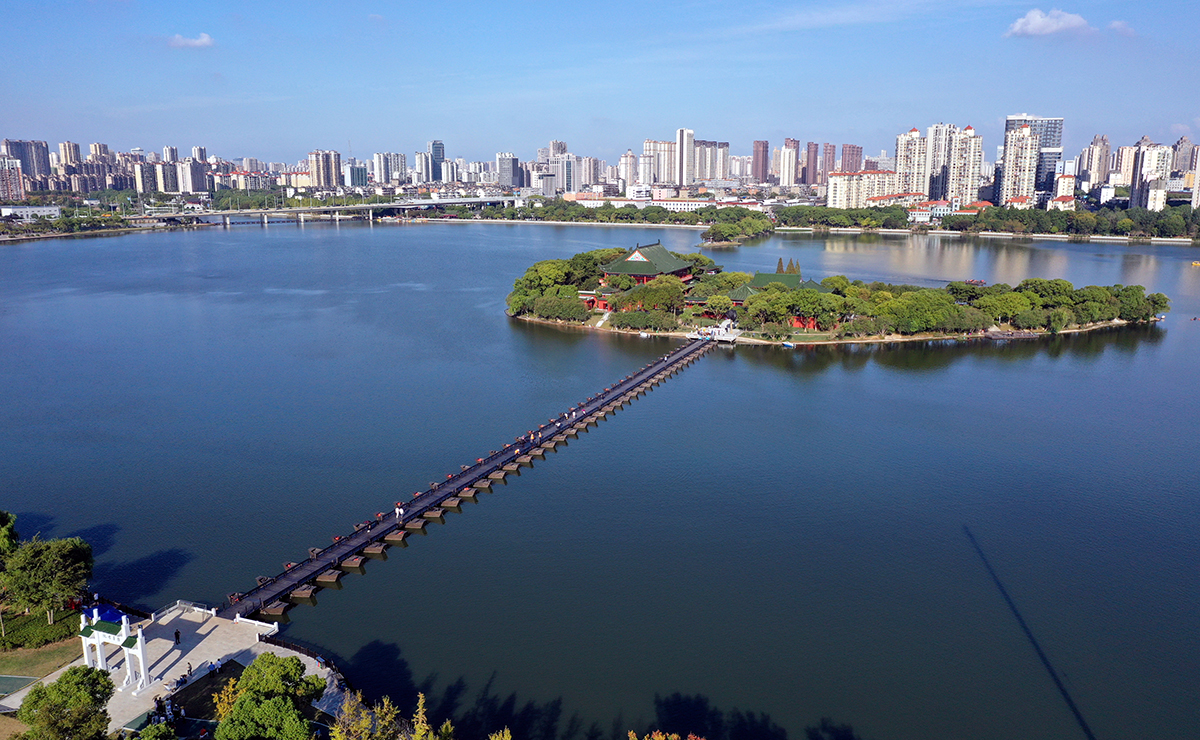 位于南昌市象湖湖心岛上的豫章书院，成为彰显南昌人文精神的重要窗口。
