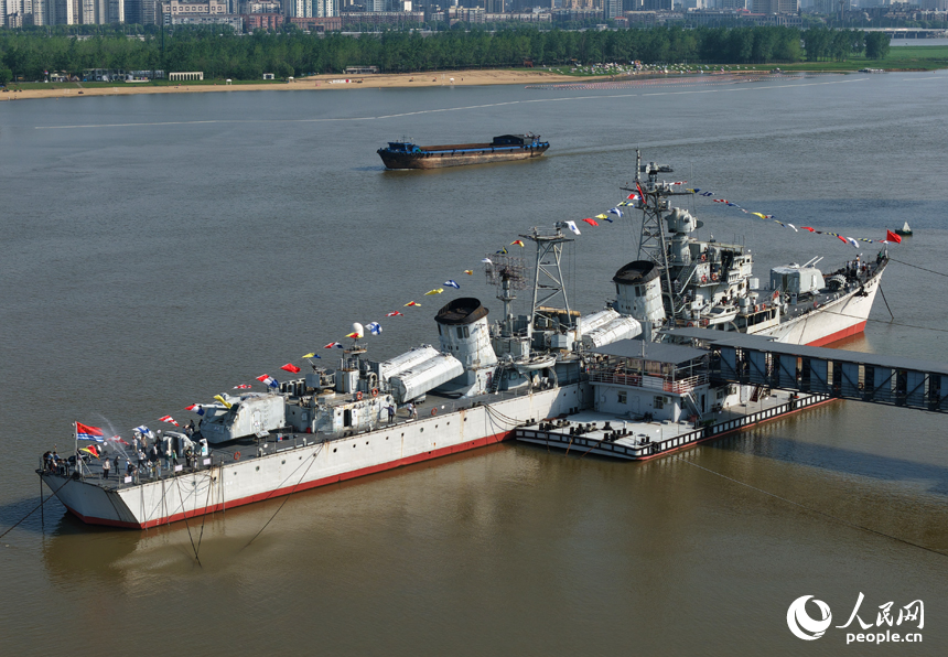 4月18日，航拍位於南昌市紅谷灘區的南昌艦主題公園。人民網記者 毛思遠攝