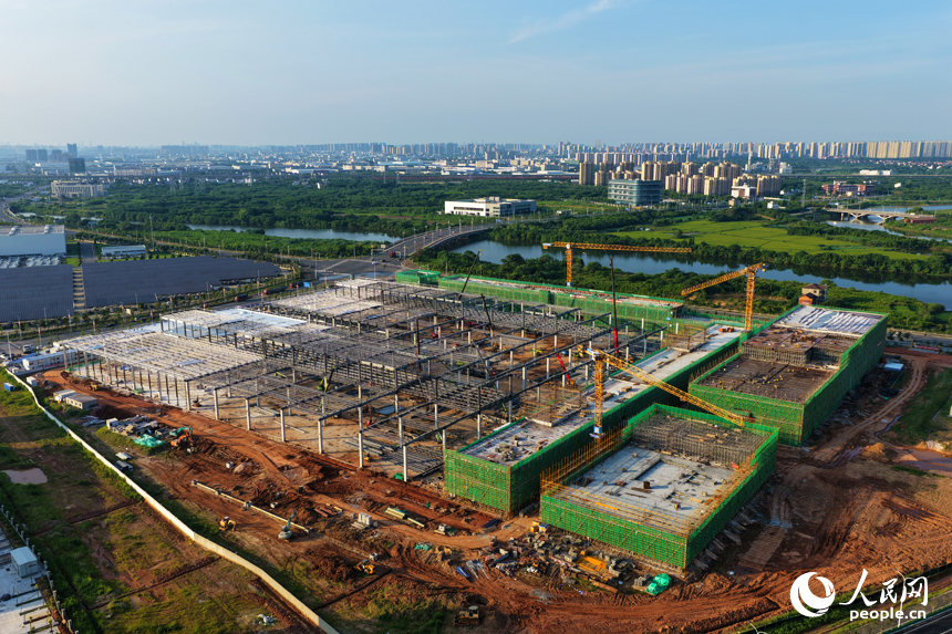 小蓝汽车电驱动系统产业园项目正全速推进施工建设。人民网记者 毛思远摄