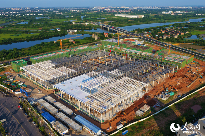 小蓝汽车电驱动系统产业园项目正全速推进施工建设。人民网记者 毛思远摄