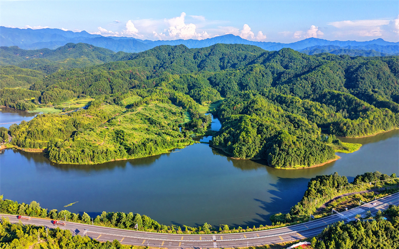 江西石城：山清水秀公路畅