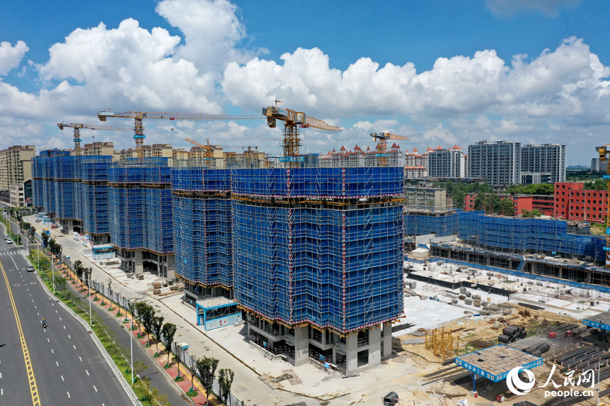 江西省南昌市高新區瑤湖花園七期安置房項目正在建設中。人民網記者 時雨攝