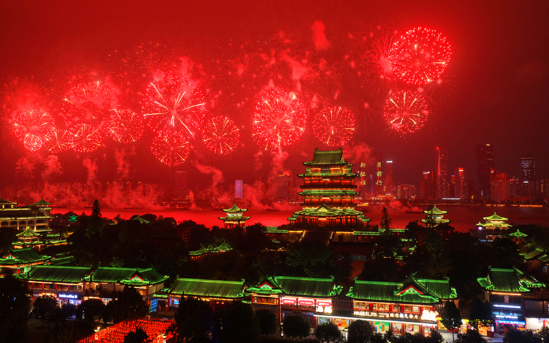 南昌舉行2026國慶煙花晚會