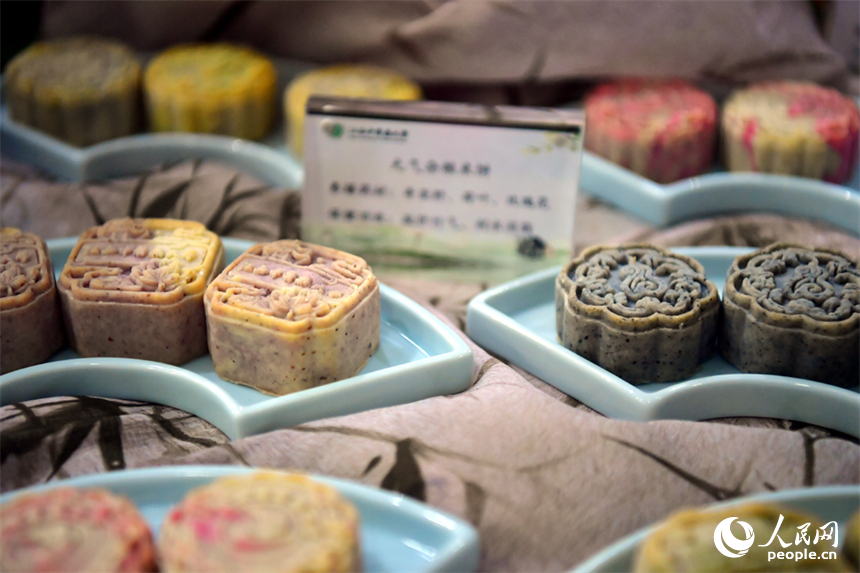 江西中醫藥大學藥膳展示區的養生藥膳。人民網記者 時雨攝