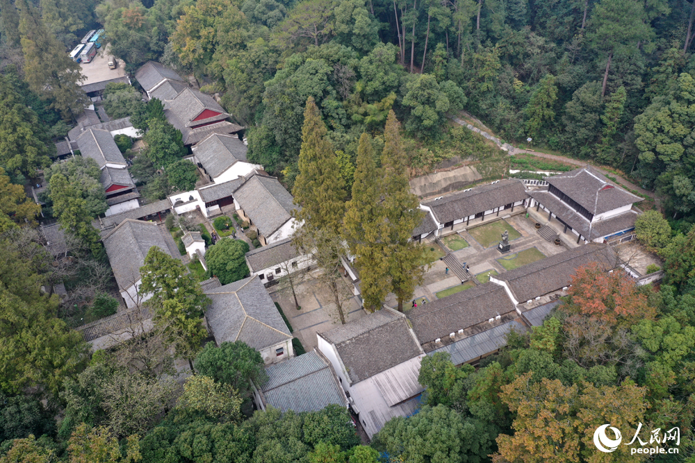 航拍鏡頭下的白鹿洞書院。人民網記者 時雨攝