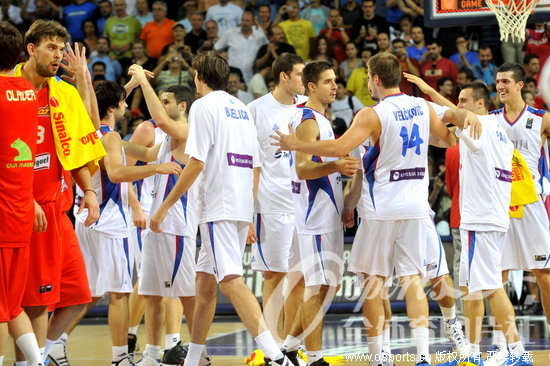 男篮世锦赛:卫冕冠军西班牙遭塞尔维亚三分绝