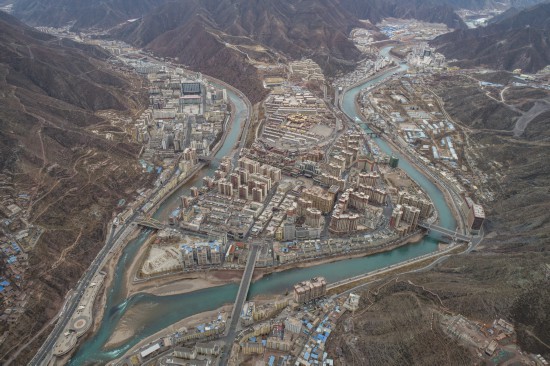 這是2月17日拍攝的西藏昌都市（無人機照片）。扎曲河、昂曲河在此匯流成瀾滄江。
